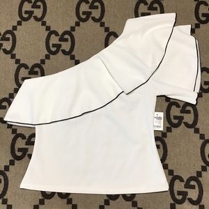Women’s White one shoulder short sleeves
